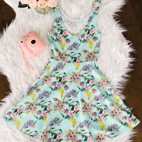 Summer dress - Picture 3 of 3